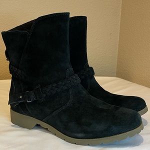 Teva Size 8 Black Suede Delavina  Knit Waterproof Leather Zip Ankle Boots